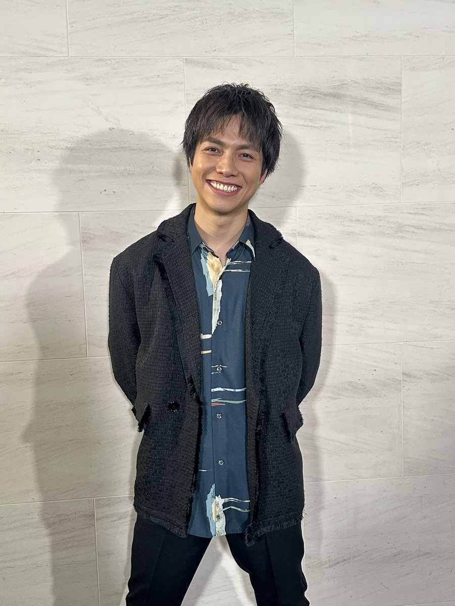 Old_HelloWorld's tweet photo. #DaikiShigeoka of #WESTꓸ and his smile at a celebratory thank-you screening for his starring movie "Aru Tozasareta Yuki no Sanso de!"

"I'm so happy whenever I hear people say the seats were filled. The film's success is really thanks to all of you."

#ある閉ざされた雪の山荘で https://t.co/ZYemMSnMSu