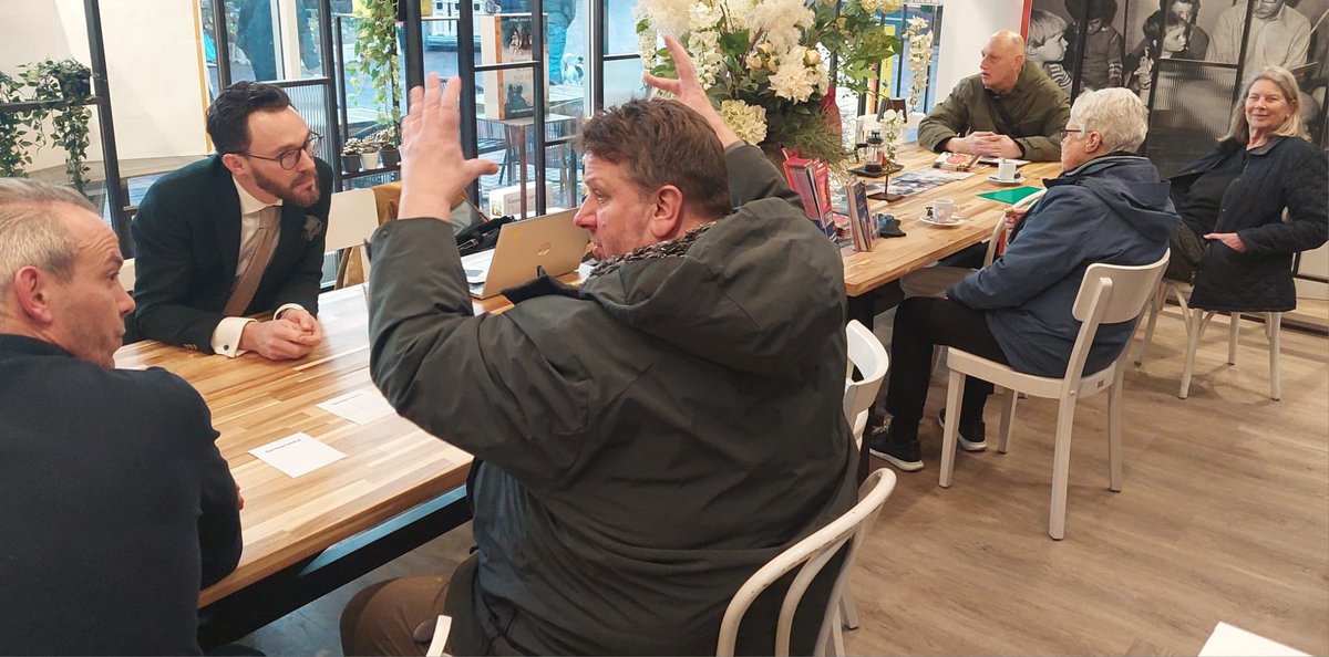 Gistermiddag een enorm goed bezocht en heel leuk wijkspreekuur Centrum gehouden bij <a href="/LibrisVoorhoeve/">Boekhandel Voorhoeve</a> !!