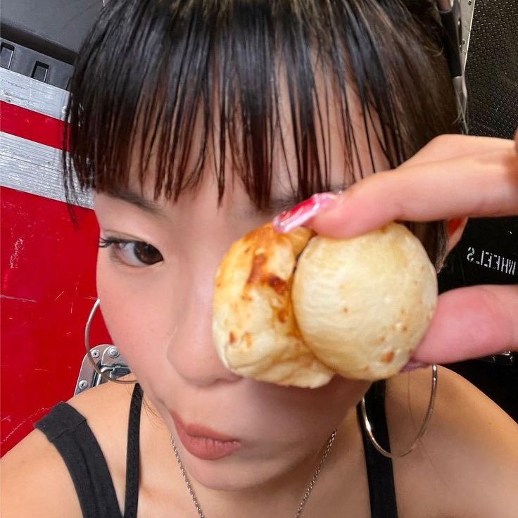 pov: voce caiu no meio da rua, bateu a cabeça e decidiu que seria uma boa ideia sair comigo.