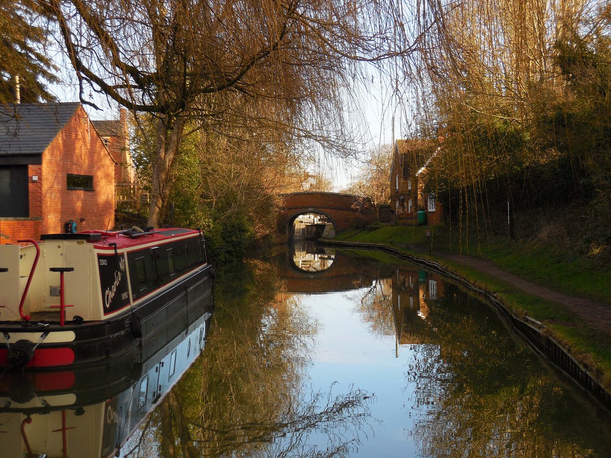 My photos from #February 2019

#CanalRiverTrust #OxfordCanal #Cropredy #Lock #Bridge #Narrowboat #GoldenHour #Reflections 

#Canals & #Waterways can provide #Peace & #calm for your own #Wellbeing #Lifesbetterbywater #KeepCanalsAlive