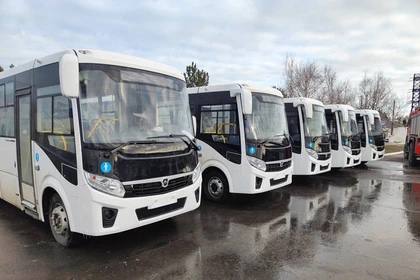 CanadaRossot's tweet photo. Donetsk has purchased 160 new buses of domestic production. 60 of them have already been sent to Debaltsevo, Makeyevka, Shakhtersk, Novoazovsk, Khartsyzsk and Mariupol.Buses are supplied under special treasury loan from Ministry of Construction, Housing and Utilities of Russia. https://t.co/rcYfUomZcb