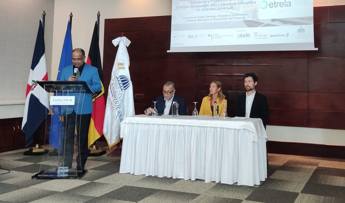 OLACDEORG's tweet photo. 👩🏫#AHORA #ETRELA ⚡️#Capacitación #EnergíasRenovables #RepúblicaDominicana 🇩🇴
"El proyecto ETRELA busca generar un efecto multiplicador, capacitando futuros capacitadores en aspectos claves vinculados con las energías renovables y la eficiencia energética; proveyendo de equipamiento en centros demostrativos para realizar ejercicios prácticos en cuanto a la operación y mantenimiento de diferentes tecnologías y desarrollando un estudio inmersivo de la situación actual del estado de la educación y capacitación en estos temas"
➡️ Directora de Integración, Acceso y Seguridad Energética de OLADE, Gloria Alvarenga, durante la presentación de la fase II en República Dominicana del proyecto "Mejorar, Aumentar y Facilitar el Acceso a la Educación y Capacitación en Energía Renovable en América Latina" (ETRELA, por sus siglas en inglés)
@GermanAmbDR
@GomezDelGiudice
@renac_ag
@GalvarengaG
@global_factor
@RobalsdqAlvarez
@AntonioAlmonteR
@energiayminasrd