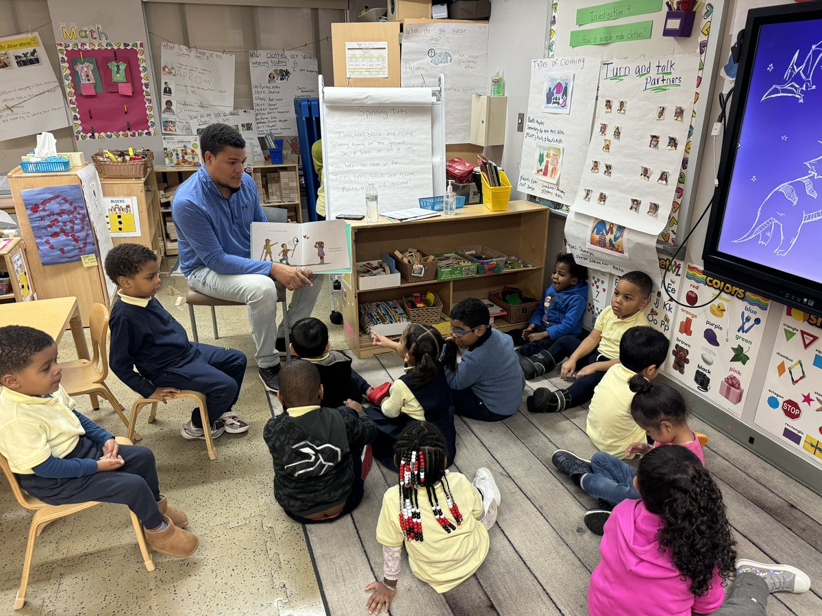 GoldPreKD9's tweet photo. Here at GoLD everyone is apart of your child’s journey. Here’s a picture of one of our Educational Assistants doing a read aloud. #earlychildhoodeducation #prek4all #3k4all @CSD9Bronx @mrrosignano https://t.co/x63WOP71Rm