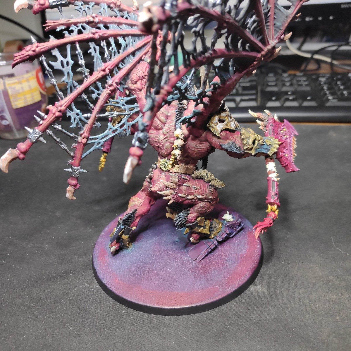 Xusluque's tweet photo. Bueno, ha costado pero por fin he acabado de pintar a la encarnación de la ira #warhammer Estoy super contento  del resultado😄 https://t.co/Qs7kyTG7l0