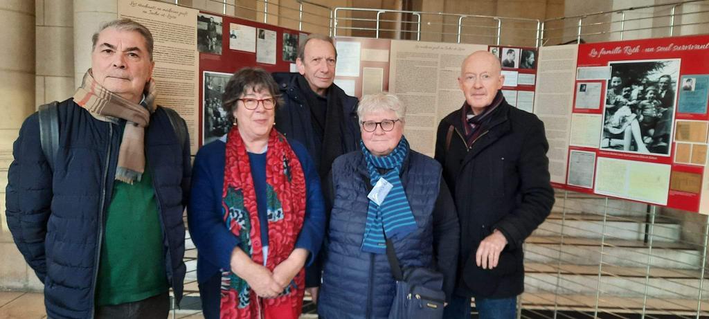 yvetteferrand's tweet photo. Les 5 auteurs du livret #AREHSVAL   Patrick Léon, Marie-Paule Fresneau, Yvette Ferrand, Yves Abramovici et Alain Pocquet. 
Ce livret est en vente 12 € à la librairie "La boîte à livres" de #Tours https://t.co/UHapxaHDCk