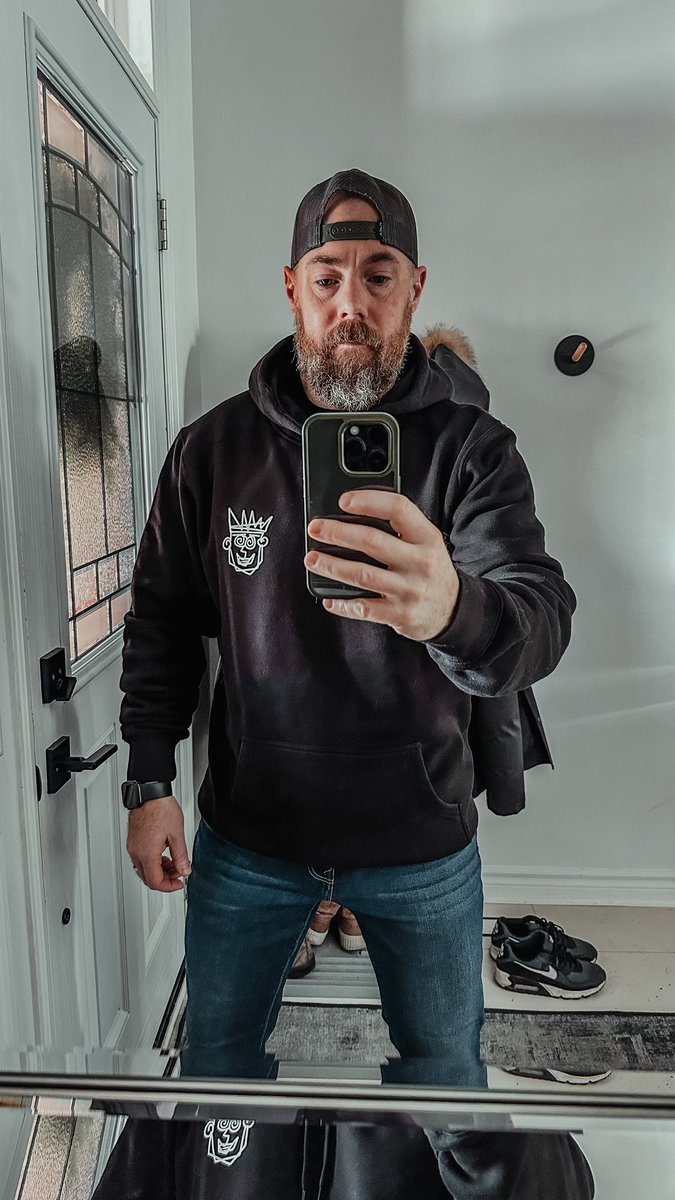 I’m super happy with the quality of these <a href="/remx_xyz/">Remx</a> hoodies from our limited edition FACES drop with <a href="/larrydiditt/">Larry Stewart</a> and @WeMintArt_