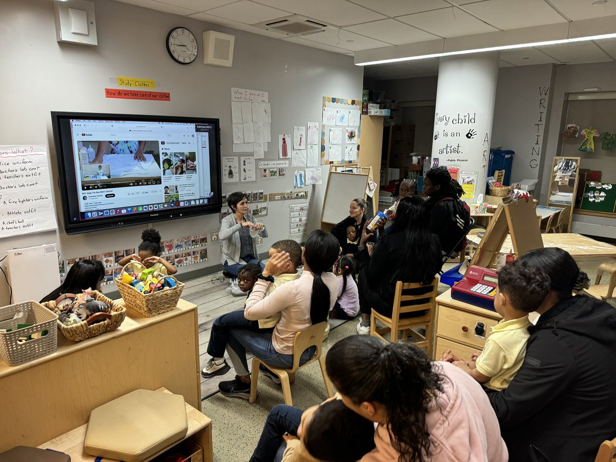 GoldPreKD9's tweet photo. Today is the first Friday of the month which means Family Friday! To end the clothing unit, students and their parents made tie dye caps! #3K4ALL #PREK4ALL #familyengagement @CSD9Bronx @mrrosignano https://t.co/1PgYs9ubDP