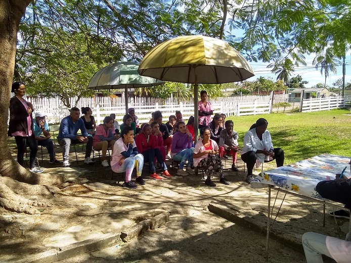CirculoInfanti4's tweet photo. Se realizó la reunión de ejemplares donde 2  jóvenes fueron seleccionadas como jóvenes más destacadas del centro. #CubaMined #LaEducaciónContinúa #PinardelRío @IsaRamn3 @yadiraA87 @CurbeloNiurka @EvelioHerreraP1 @IleanaMartinHe3 @btan0987 @YamileRamosCord @RubiselFonseca https://t.co/5aOxYV6xcC