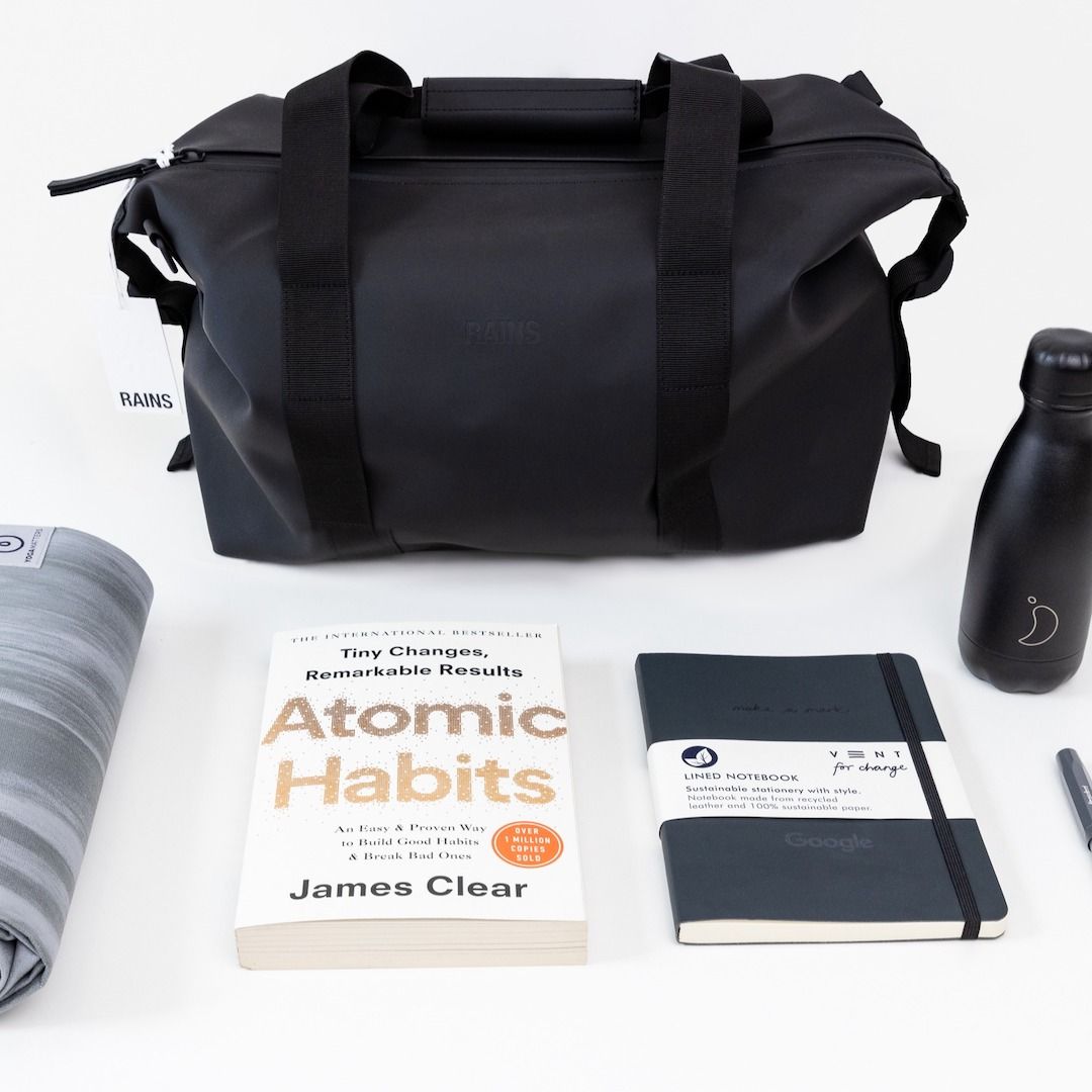 GildedBeeStudio's tweet photo. At this time of year, we see inspirational reads such as #energize pop up in many of our gift sets. I love our set with #atomichabits by #jamesclear, where recipients can learn about the tiny changes that produce remarkable results. Get in touch if you'd like to find out more! https://t.co/lDN15mSxgh