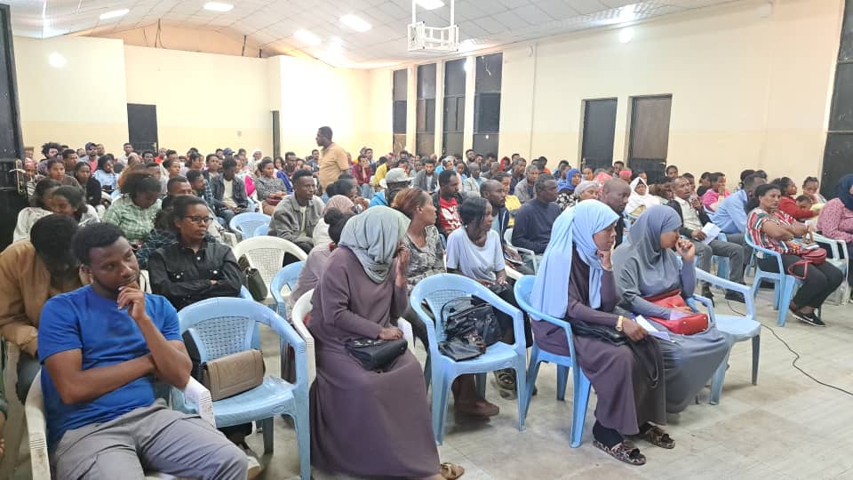 Addisketemaw4's tweet photo. አዲስ ከተማ ክፍለ ከተማ ወረዳ 4 ብልጽግና ፓርቲ  በዛሬው እለት" ከእዳ ወደ ምንዳ !!"በሚል ርዕስ ሀብት መፍጠር እንዲሁም የገዢ ትርክ የተሠኙ 2ትላልቅ ሀገራዊ ገጉዳዮች ላይ ወረዳው ላይ ለሚገኙ የመንግስት ሰራተኞች ስልጠና በመስጠት ላይ ይገኛል። https://t.co/uarRrVHl5v