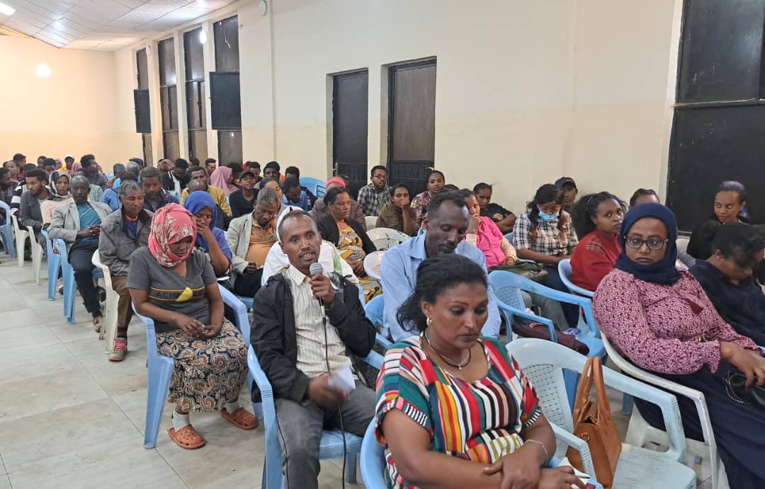Addisketemaw4's tweet photo. አዲስ ከተማ ክፍለ ከተማ ወረዳ 4 ብልጽግና ፓርቲ  በዛሬው እለት" ከእዳ ወደ ምንዳ !!"በሚል ርዕስ ሀብት መፍጠር እንዲሁም የገዢ ትርክ የተሠኙ 2ትላልቅ ሀገራዊ ገጉዳዮች ላይ ወረዳው ላይ ለሚገኙ የመንግስት ሰራተኞች ስልጠና በመስጠት ላይ ይገኛል። https://t.co/uarRrVHl5v