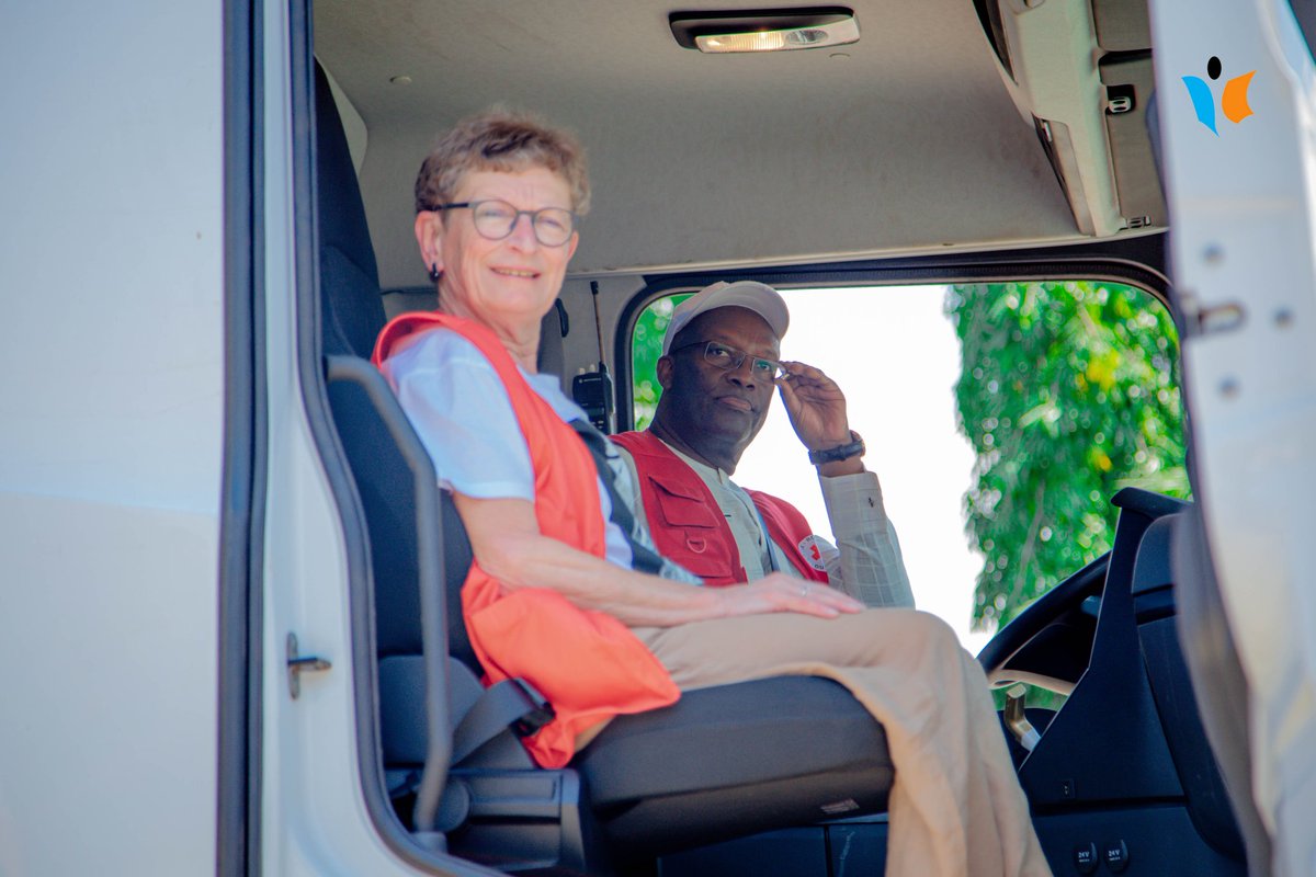 MagazineJimbere's tweet image. 🇧🇪-🇧🇮 La @CroixRougeBE communauté #Flandres a officiellement présenté un camion-citerne à eau potable de 20.000 litres à la @croix_rougebdi ce 02/02/2024

✍🏾 "Ce don s'inscrit dans la continuité de l'engagement de soutien entre la Croix Rouge de Belgique-Flandres et celle du