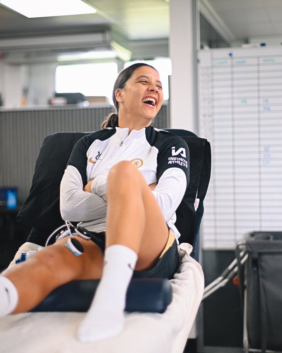 It’s Sam Kerr! 🥰 Great to see her back in Cobham for the first time since her injury. 💙