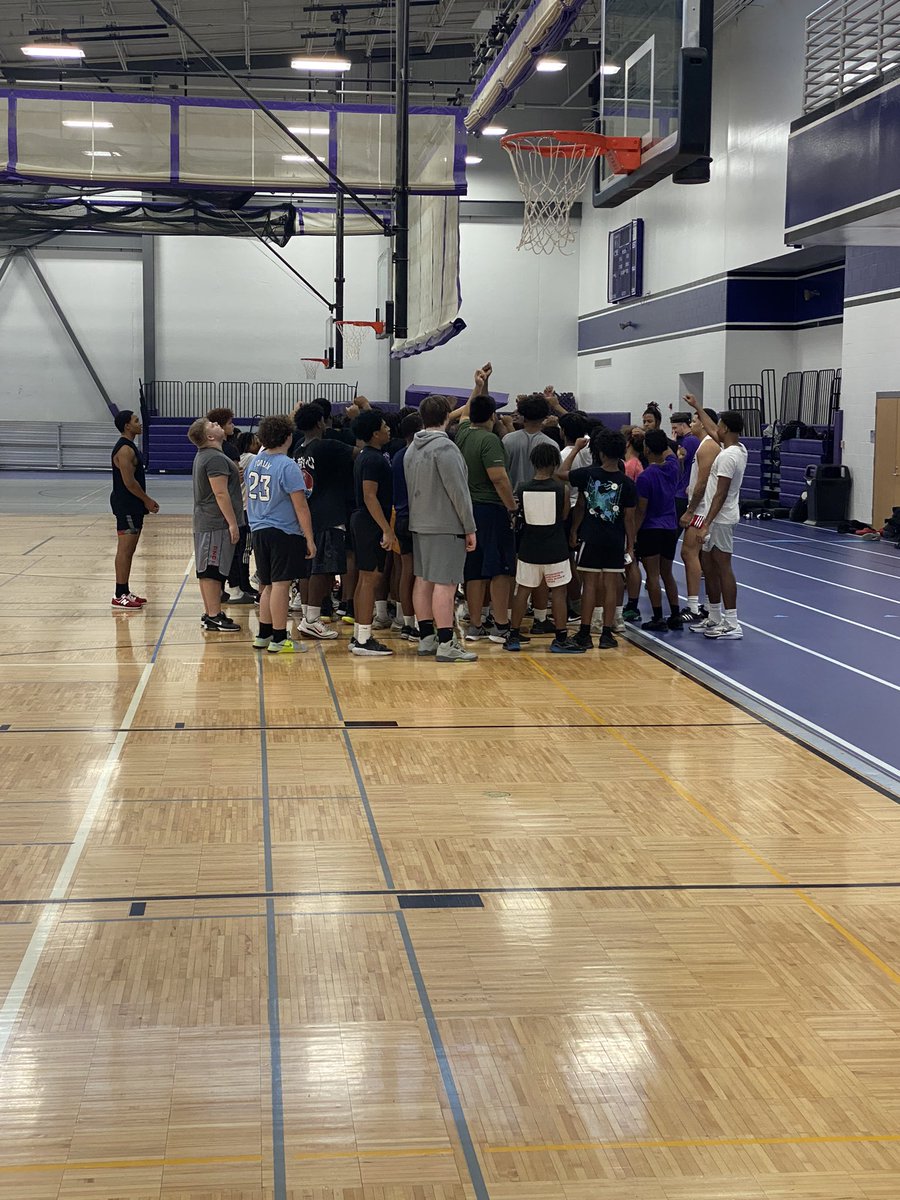 Limited contact workouts ✅  Loved watching the growth and maturation throughout the course of these sessions. Their commitment to pushing themselves, and each other to become their absolute best is fun to watch. #OneGiantFamily  #WeAreWayne #WeAreBD #WorkWins #IronSharpensIron