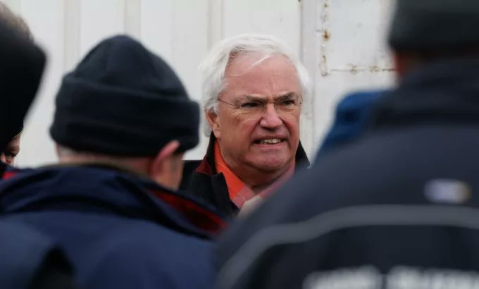 Opgelucht dat blokkades in haven #Zeebrugge worden stopgezet. Nu met wederzijds begrip en respect aan tafel op zoek naar oplossingen voor terechte grieven van landbouwers. #boerenprotest
Dank Carl Decaluwé <a href="/provinciewvl/">Provincie West-Vlaanderen</a> 
<a href="/VokaWVL/">Voka West-Vlaanderen</a>
<a href="/apzi_zeebrugge/">APZI</a> 
<a href="/HendrikABS/">Hendrik Vandamme</a>
<a href="/Boerenbond/">Boerenbond</a>