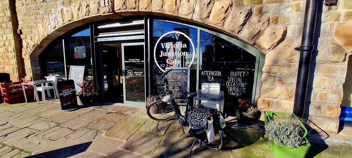 CyclingInASkirt's tweet photo. Out again! Every day this week pretty much. Been SO good for my head to get some fresh air and exercise having been in chemo/Radiotherapy hell for months.
Reminds me why I prefer #cycling to driving - and just how beautiful #Sheffield is. (It is, honest!)
#fuckoffcancer https://t.co/UJLAJ8dzmt