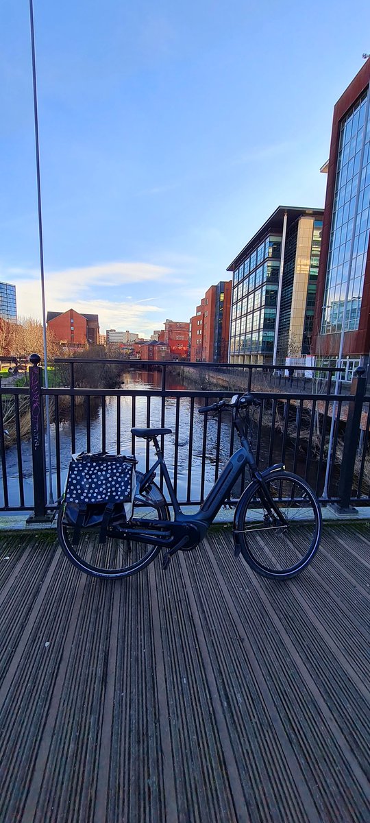 CyclingInASkirt's tweet photo. Out again! Every day this week pretty much. Been SO good for my head to get some fresh air and exercise having been in chemo/Radiotherapy hell for months.
Reminds me why I prefer #cycling to driving - and just how beautiful #Sheffield is. (It is, honest!)
#fuckoffcancer https://t.co/UJLAJ8dzmt