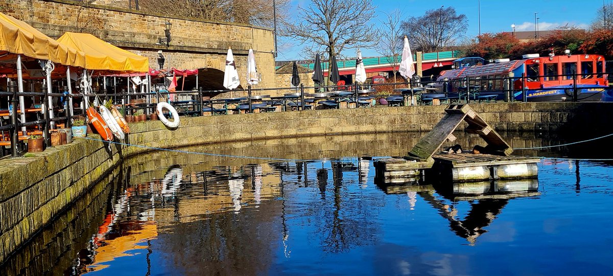 CyclingInASkirt's tweet photo. Out again! Every day this week pretty much. Been SO good for my head to get some fresh air and exercise having been in chemo/Radiotherapy hell for months.
Reminds me why I prefer #cycling to driving - and just how beautiful #Sheffield is. (It is, honest!)
#fuckoffcancer https://t.co/UJLAJ8dzmt