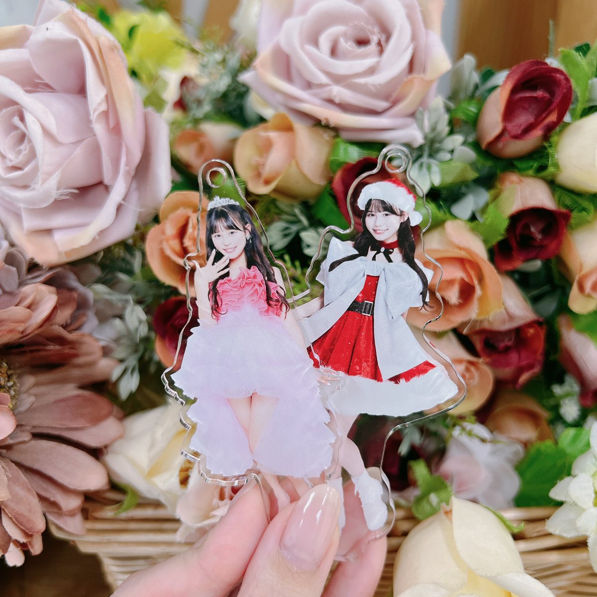 そんなわけで恋渕さん実は地味に今日も推し活してました✨✨
撮影現場にびびのアクリル持ってて可愛いでしょ！ってずっと言って回ってたし、好きな曲ある〜？って聞いて貰えたからCANDY TUNE！！！！！！ってクソデカボイスで答えてずっと流してもらってた♡♡
#きゃんちゅー 
#みてみてびびちゃん https://t.co/ia988sShV3