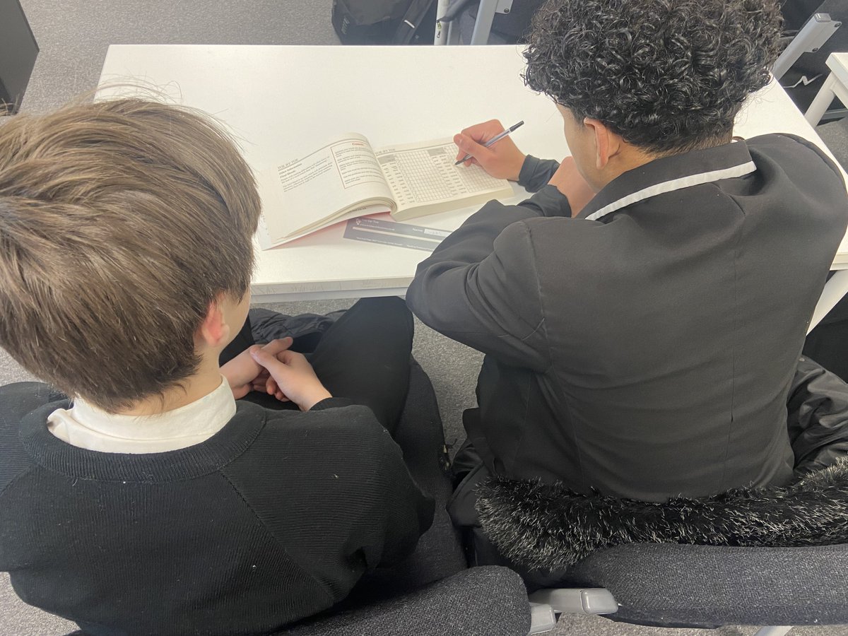 Our @toebytoe Yr 10 buddies and Yr 7 readers have had a great second week and are working hard at progressing their reading.  

#TBTchangeslives #thebenefitsflowbothways #QESLife