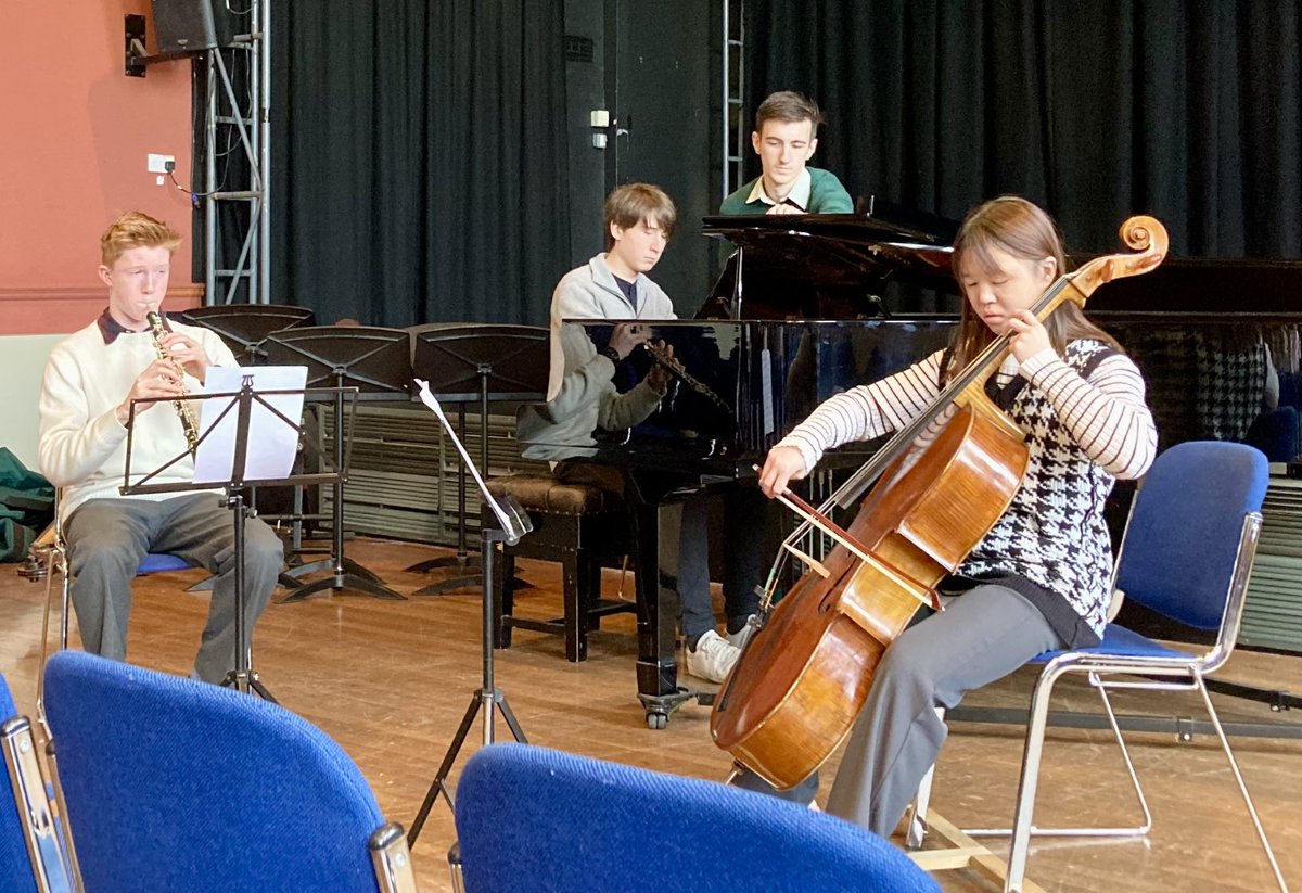 Alleyns_Music's tweet photo. Beautifully accomplished @AlleynsSchool chamber music #lunchtimeconcert today featuring works by #Dvořák #Wood #Ligeti &amp; #Poulenc
#AlleynsMusic #AlleynsCoCurricular #AlleynsCreativity https://t.co/kVN2fxVjyD
