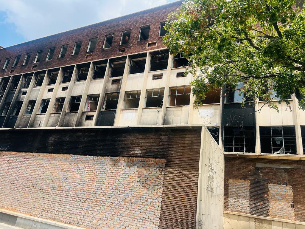 Eunice_Mgcina's tweet photo. I joined Joburg Exec.May @KabeloGwamanda and City officials for an oversight visit to the inner City. Saw repair work in Lillian Ngoyi St & High Court Precinct.
We are committed to re-vitalisation of the inner City! #capexprojects
#worldclassafricancity
#cityofjoburg
#DevPlanCoJ https://t.co/TvFN8Kti13