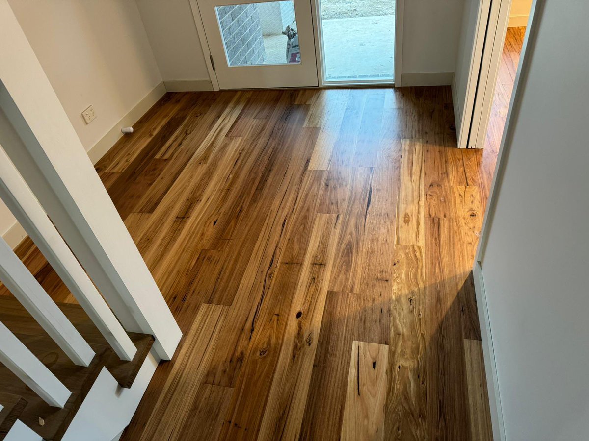 cqfloorings's tweet photo. Blacktbutt Engineered Flooring Click System Installation Including Underlay 
https://t.co/RTvcUS8KvY 
#floor #flooring #melbourne https://t.co/9iwrHBZ4Xm