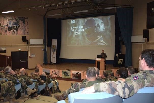 Les journées de l'aérocombat se sont tenues à L'EALAT au Cannet des Maures. Moment privilégié d'échange et de réflexion, elles ont permis de présenter les orientations d'évolution de L'ALAT dans tous les domaines à l'heure de la transformation de l'@armeedeterre #DeCombat.