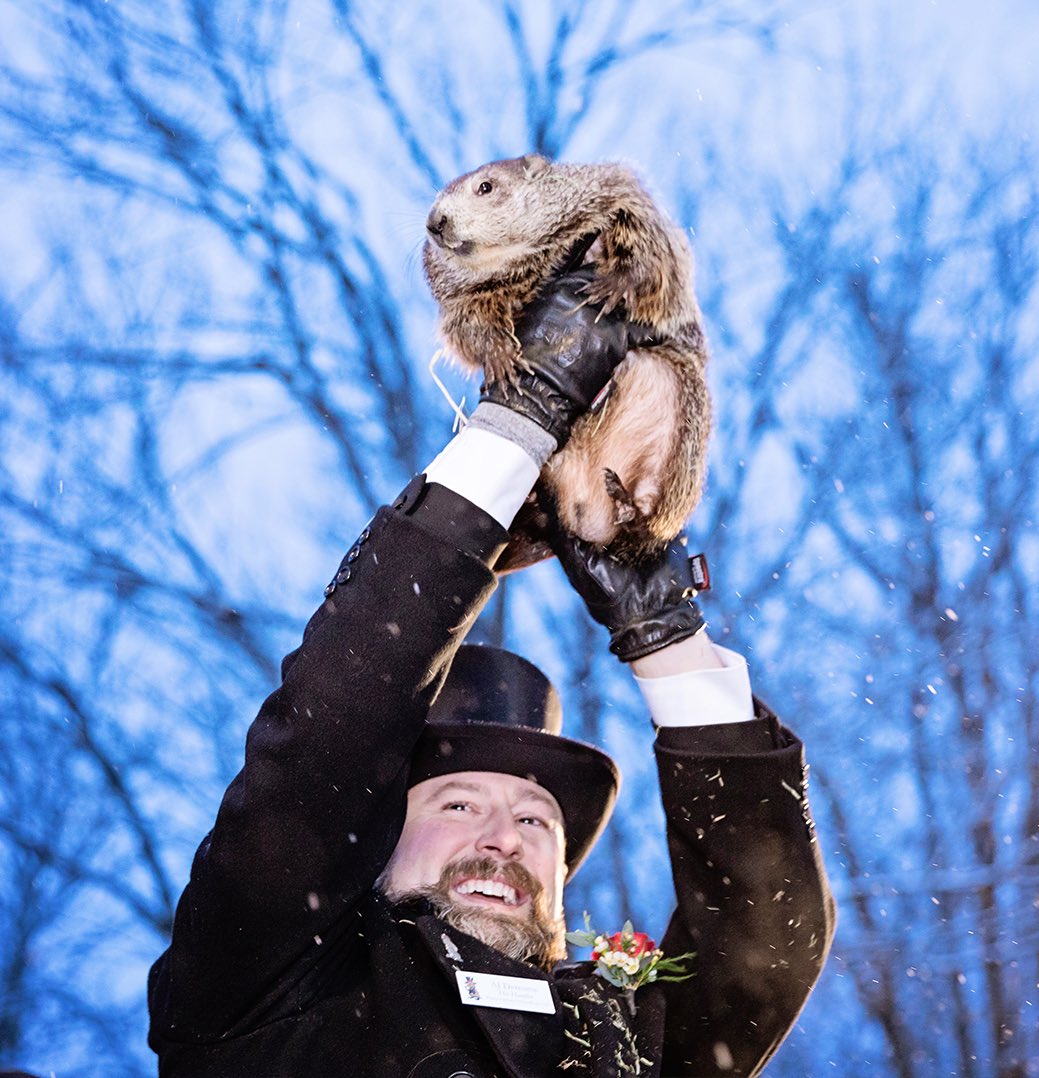 PopCrave's tweet image. Punxsutawney Phil predicts an early spring after not seeing his own shadow. #GroundhogDay