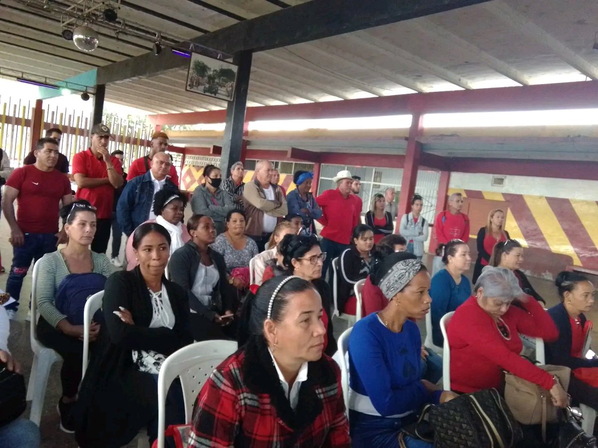 yeniel_puyares's tweet photo. ✅Comienza el acto municipal en Sandino, por el día del Comercio, la Gastronomía y los Servicios. El mismo se desarrolla en el Área Juvenil de nuestra ciudad.
#CulturaSandino
#programaciónsandino
#ComercioSandino
#PoderPopularSandino https://t.co/4ckxQz2Sn8