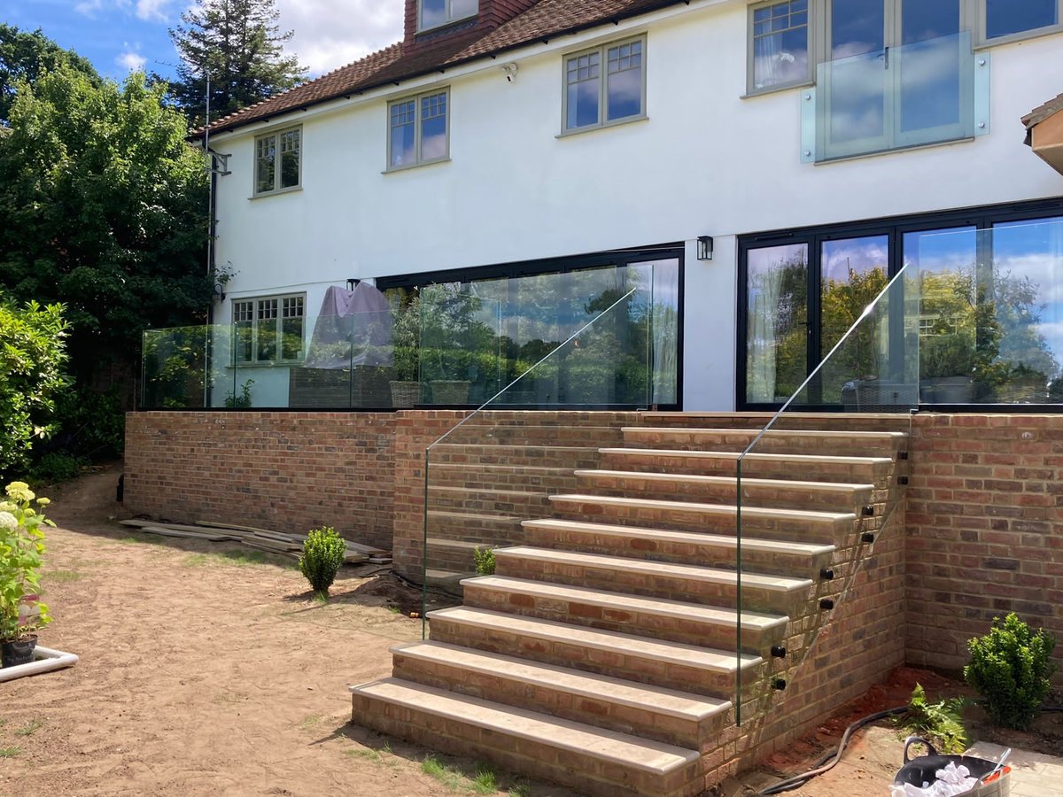 Here is another wonderful glass balustrade install, this time in Leatherhead.

Our frameless option was specified by the customer, and submerged within the patio to create a sleek, flush finish.

#balustrade #glassbalustrade #leatherhead #pandpglass