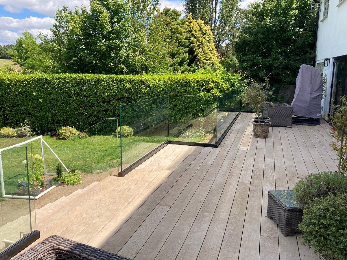 PPGlass1's tweet photo. Here is another wonderful glass balustrade install, this time in Leatherhead.

Our frameless option was specified by the customer, and submerged within the patio to create a sleek, flush finish.

#balustrade #glassbalustrade #leatherhead #pandpglass https://t.co/kjvpM4vzsx