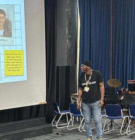A very powerful PSHE session last Tuesday with Jacob from @StGilesTrust giving a strong message about the dangers of knife crime to our LG (Yr 9) boy. We thank Jacob for his honesty & hard hitting reality about the issue.