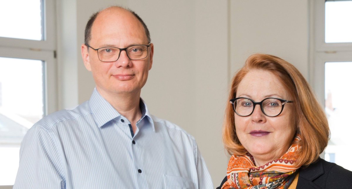 Kommissarische Lösung in der FR-Chefredaktion: Doppelspitze folgt auf Thomas Kaspar: kress.de/news/beitrag/1… #Medien #Führungskräfte #Publishing #Journalismus #Digital <a href="/fr/">FrankfurterRundschau</a> <a href="/Bibliothomas/">Thomas Kaspar</a> <a href="/mbayde/">Michael Bayer</a>