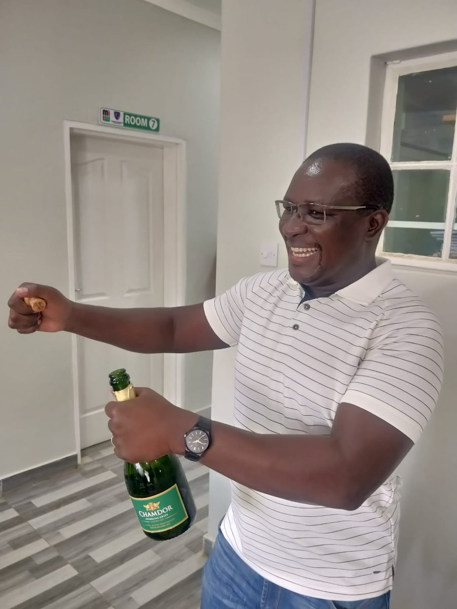 MelitaGordon5's tweet image. A cake-and-bubbly-stuff kinda day! 105 participants - *fully recruited* for first jabs against #iNTS &amp;amp; #typhoid in our GMMA/TCV safety &amp;amp; immunogenicity #vaccine trial. Great job by the team. Follow-up finishes one year today :) @MLW_Programme @LivUni_IVES #Salmonella #Malawi