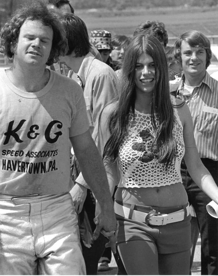 Who's that?? Hmm 🤔?¿ #FunFriday 🤪