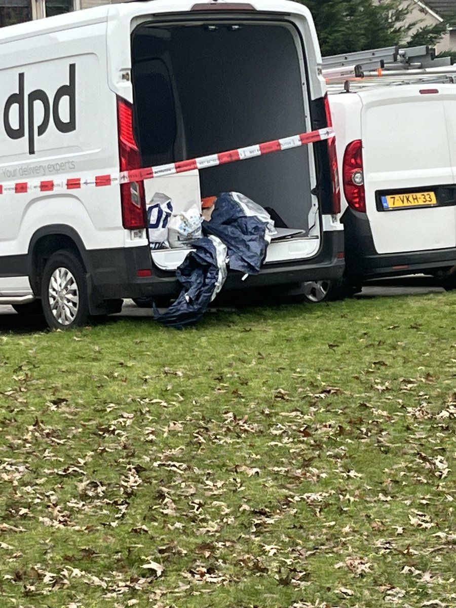 supercrool's tweet photo. @dpdNL Beste La Vie de locatie van de bestelbus is de kolk in Woudenberg er is al meerdere keren melding gedaan bij Politie maar die doen er niets mee! Ben wel benieuwd hoe dit afloopt https://t.co/q2mCGoK21r
