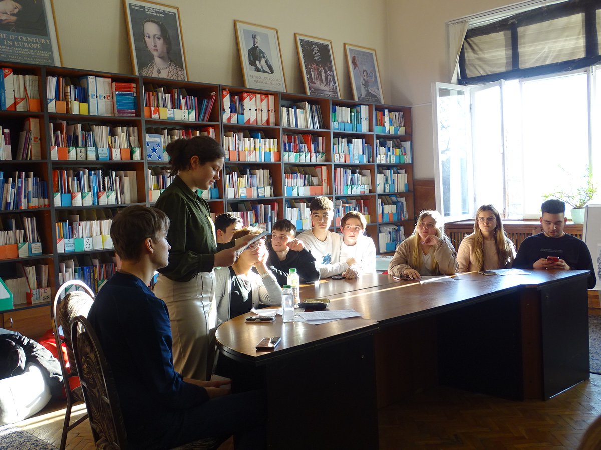 BiblioNationala's tweet photo. 🗣️📖Elevii din 5 instituții de învățământ #Moldova. au citit cu voce tare #readaloud pasaje selectate din 📚cărți celebre si au participat la provocarea "Ghicește Cartea " 
📷https://t.co/fGqvAV0Zfo
#WorldReadAloudDay #BNRM @MetaMoldova @litworldsays #WRAD2024 #ZICI2024 https://t.co/mIPTJCBS6I