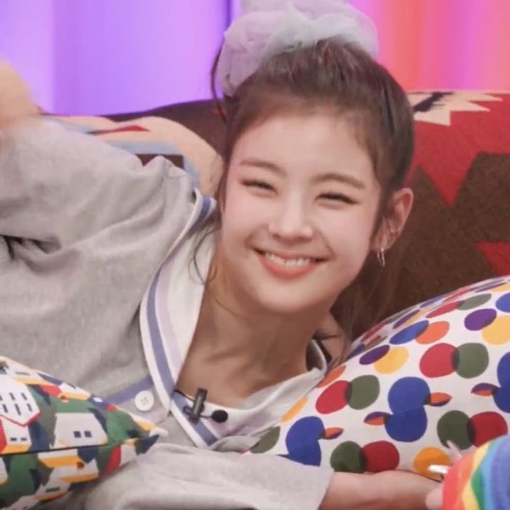 the cutest girl ever >.<