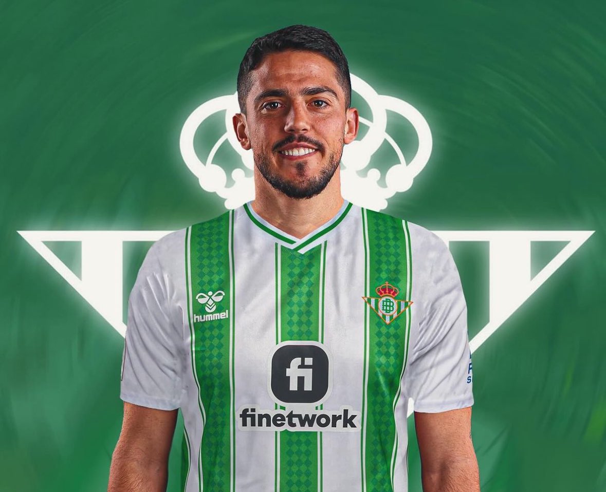 FabrizioRomano's tweet photo. 🚨🟢 All parties involved in Pablo Fornals deal believe that the issues have been fixed and the deal will happen.

Real Betis, just waiting for formal confirmation but convinced that Fornals is joining from West Ham.

↪️ Same for Benrahma to OL, as reported earlier today. https://t.co/jL68LD5VmS