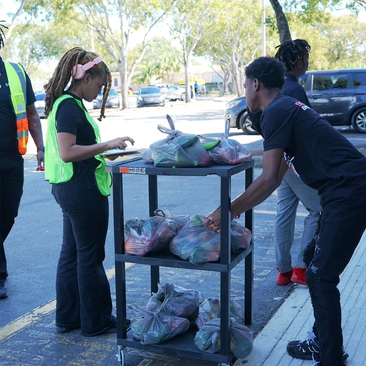 We are thankful for our partners who supplied us with fresh produce to distribute to over 100 families this Wednesday. 🌱❤️ 📍Liberty City Campus #mlmpipa #tta #educationmatters #learningtogether #communityconnection #familysupport #gratefulheart #togetherwegrow