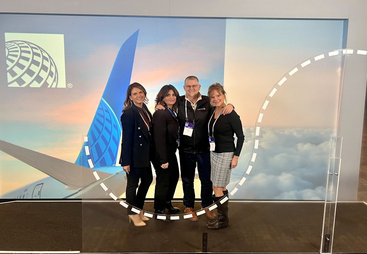 Empowering experience at the LC2️⃣4️⃣ connecting with colleagues and celebrating our wins . Excited for the future we are building together.✈️ @MikeHannaUAL @csarkari @Jordan_Bykowsky @rickvual @united