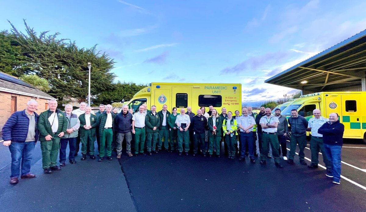 Fantastic occasion today in Loughlinstown station as Joe O’Gorman starts his last shift after “only” 38 years. No doubt Joe will keep himself busy up the hills. @AmbulanceNAS @AmbulanceDublin @LoughlinstwnNAS