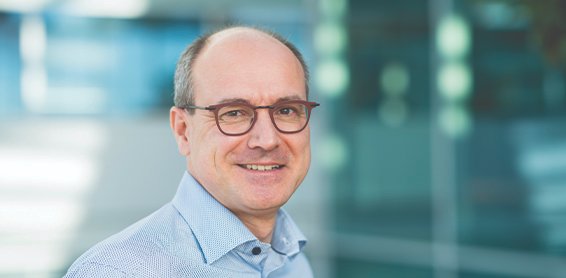 We are proud to announce that our scientific director prof. Bert Weckhuysen has received several honorary positions in Belgium and China. Congratulations @BWeckhuysen! Read more: arc-cbbc.nl/news/bert-weck…