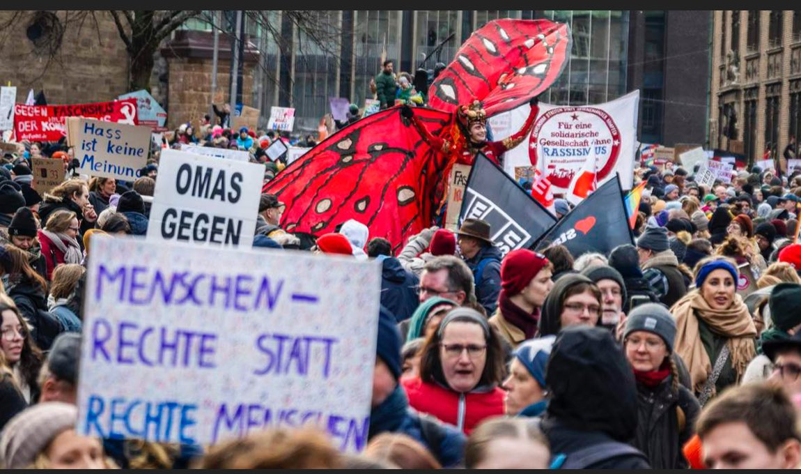 #Bremen: „10.000 Teilnehmer bei der nächsten Bremer Demo gegen rechts erwartet“ weser-kurier.de/bremen/politik…