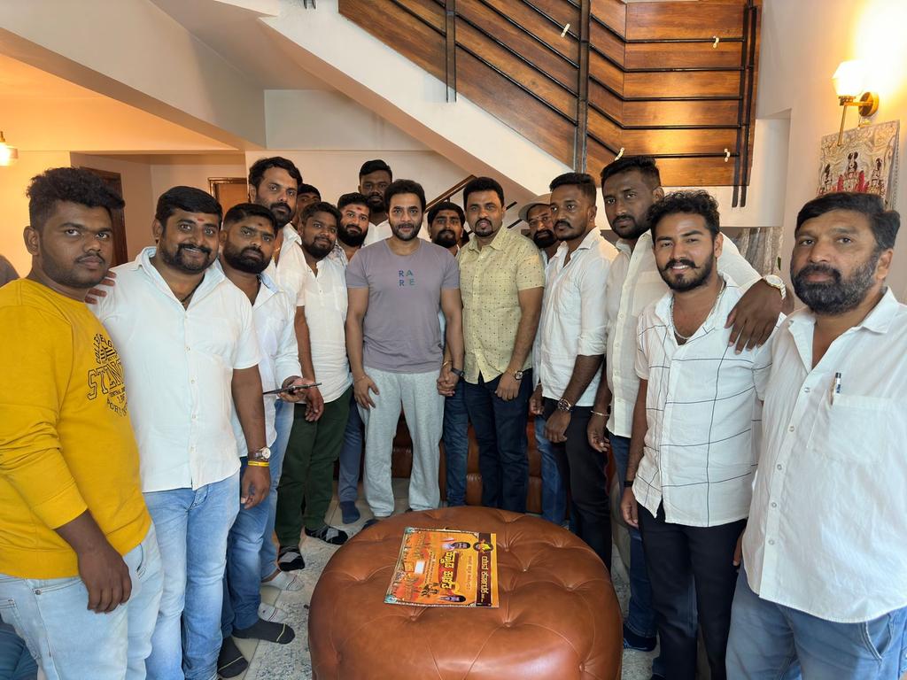 rajanna_rupesh's tweet photo. ಕನ್ನಡ ಕುಣಿತ
ಎಲ್ಲರಿಗೂ ಸ್ವಾಗತ
ಇದೊಂದು ಸುಂದರ ಕಾರ್ಯಕ್ರಮ 
ಗಣ್ಯ ಅತಿಥಿಯಾಗಿ @SRIMURALIII ಅವರು ಬರಲಿದ್ದಾರೆ.
(ಫೆಬ್ರವರಿ 24 ಶನಿವಾರ ಸಂಜೆ 6ರಿಂದ)
ಕೋರಮಂಗಲ ಜ್ಯೋತಿ ನಿವಾಸ್ ಕಾಲೇಜು ಬಳಿ.ಎಲ್ಲಾ ಕನ್ನಡಿಗರು ಕನ್ನಡ ಬಾವುಟದೊಂದಿಗೆ ಬನ್ನಿ ಕುಣಿದು ಕುಪ್ಪಳಿಸಿ ಕನ್ನಡ ಹಬ್ಬ ಆಚರಿಸೋಣ.
ಕನ್ನಡ ರ್ಯಾಪ್,ಜಾನಪದ ಹಾಡುಗಳು ಇರಲಿವೆ. https://t.co/nf7pSFLnMF