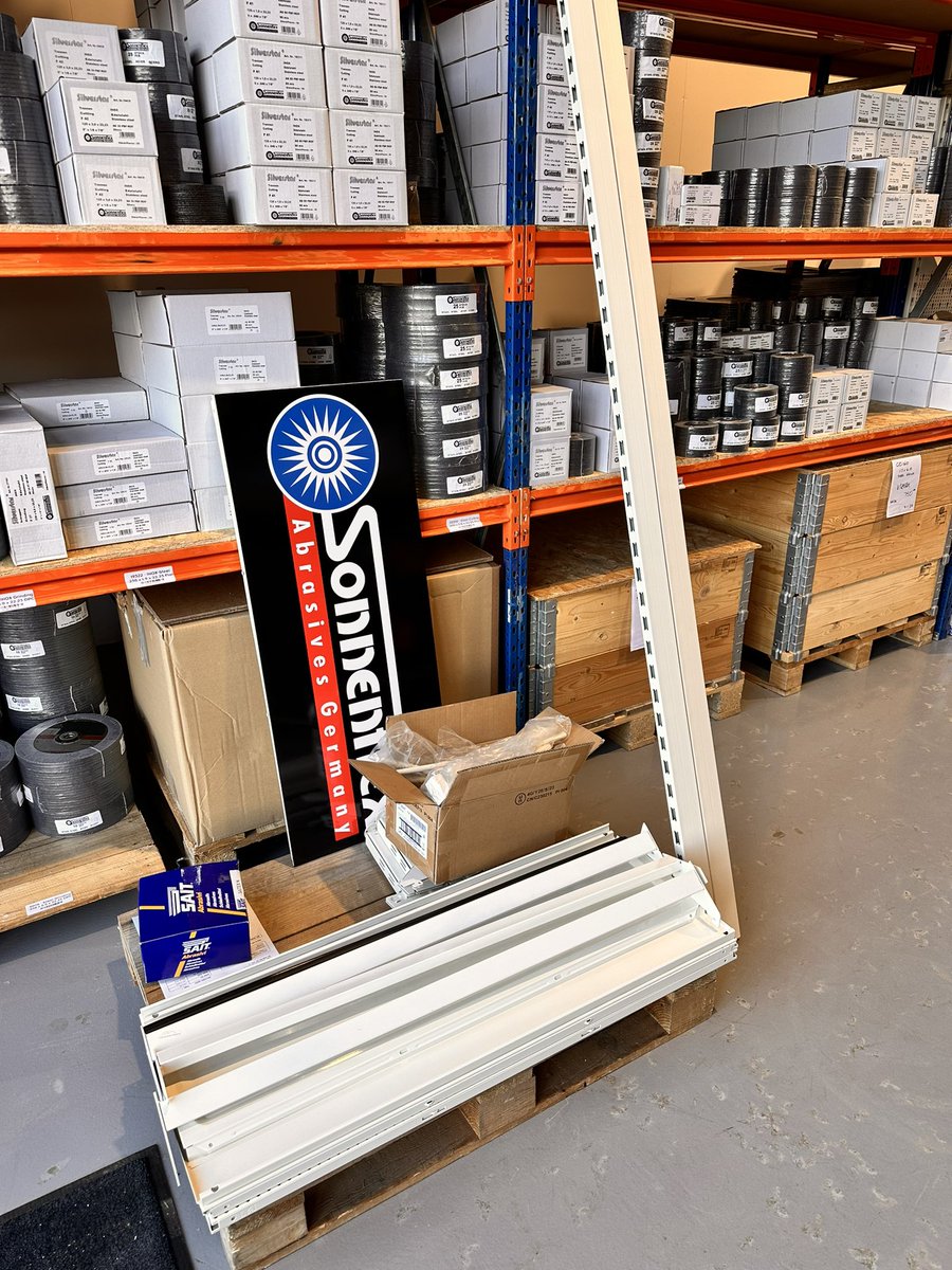 Loading up to install a new display stand at Morgan’s of Oswestry tomorrow morning - Sonnenflex Abrasives will now be available in Oswestry from our fantastic partners @MorgansOswestry