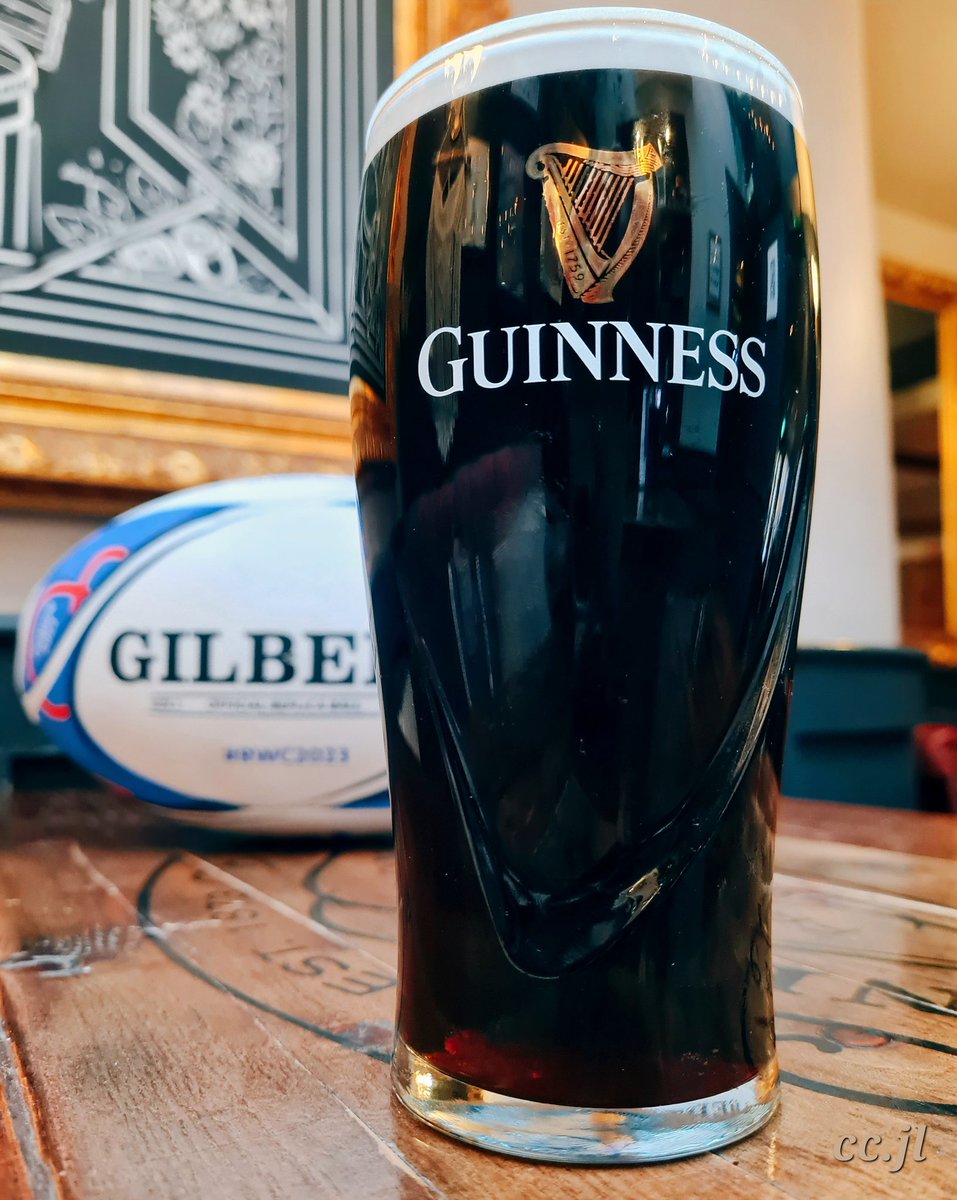 Whitehorsesoho's tweet photo. SIX NATIONS RUGBY 
Join us to catch all the action 🖤🙂

FRIDAY 
France v Ireland 8pm

SATURDAY 
Italy v England 2:15pm
Wales v Scotland 4:45pm

#sixnationsrugby
#sixnations #guinness #guinnesssixnations #whitehorsecarnabystreet #carnabystreet #carnabylondon https://t.co/ClucaJDFnB
