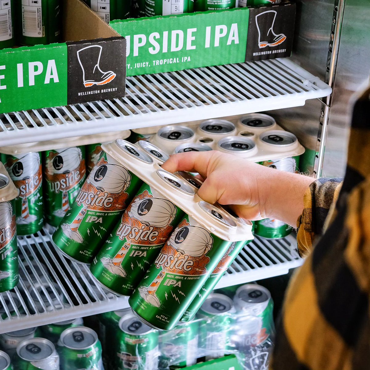You made it to the weekend! Reward yourself with a 6-pack of Upside IPA - it's hazy, juicy, and tropical, everything you need for a beautiful winter weekend!