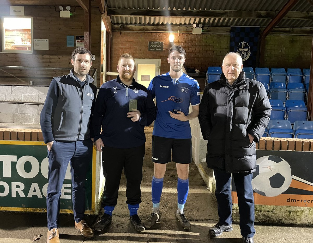 MMPestateagents's tweet photo. Bryan Jarman kicks the weekend off by taking in some MMP football League action tonight whilst presenting James Langford and George Davies of @FCBerriew with their manager and player of the months awards, alongside Gareth Lloyd, league secretary https://t.co/lou30eFsoV